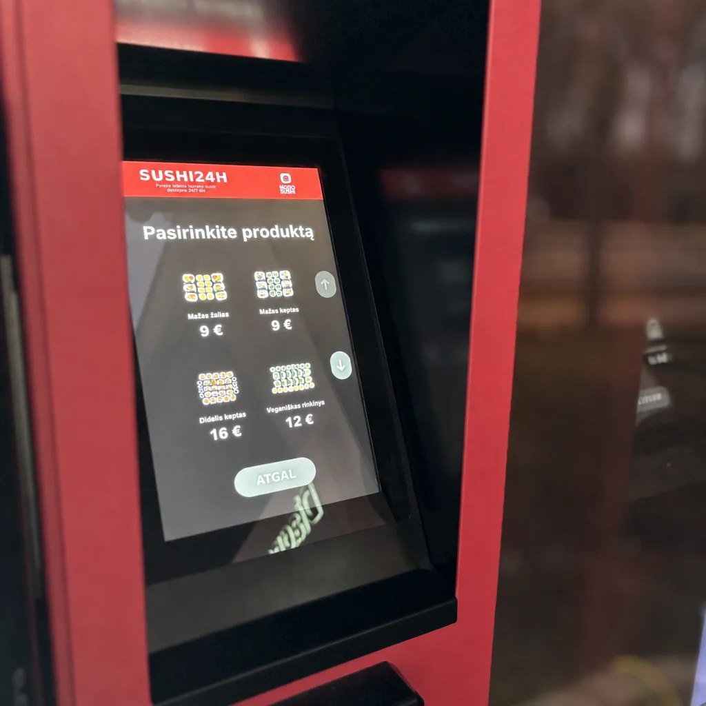 Produktų pasirinkimo ekranas maisto automate su kainomis eurais