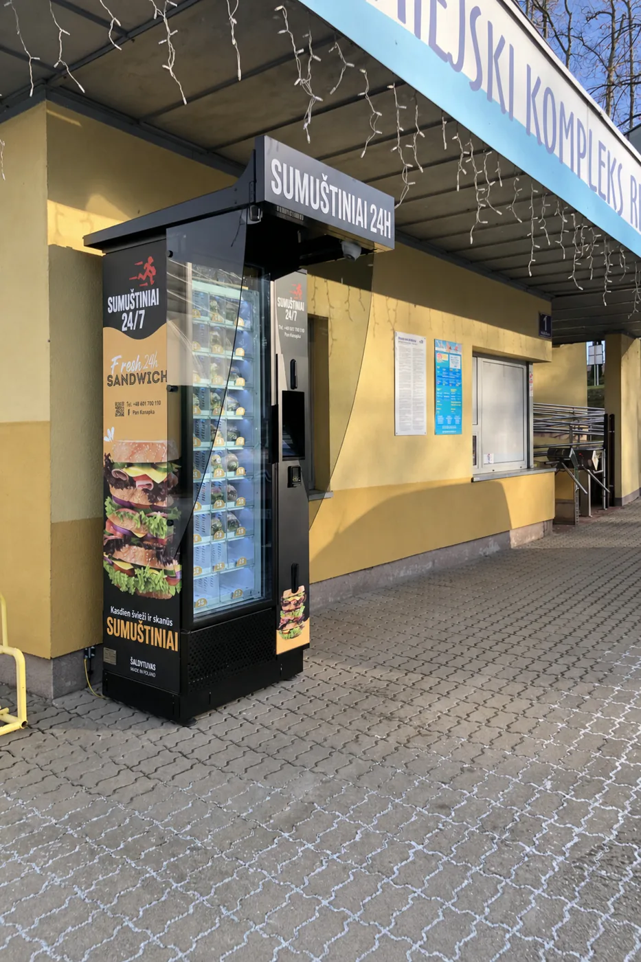 Sumuštinių automatas prie sporto komplekso – maistas darbuotojams ir lankytojams