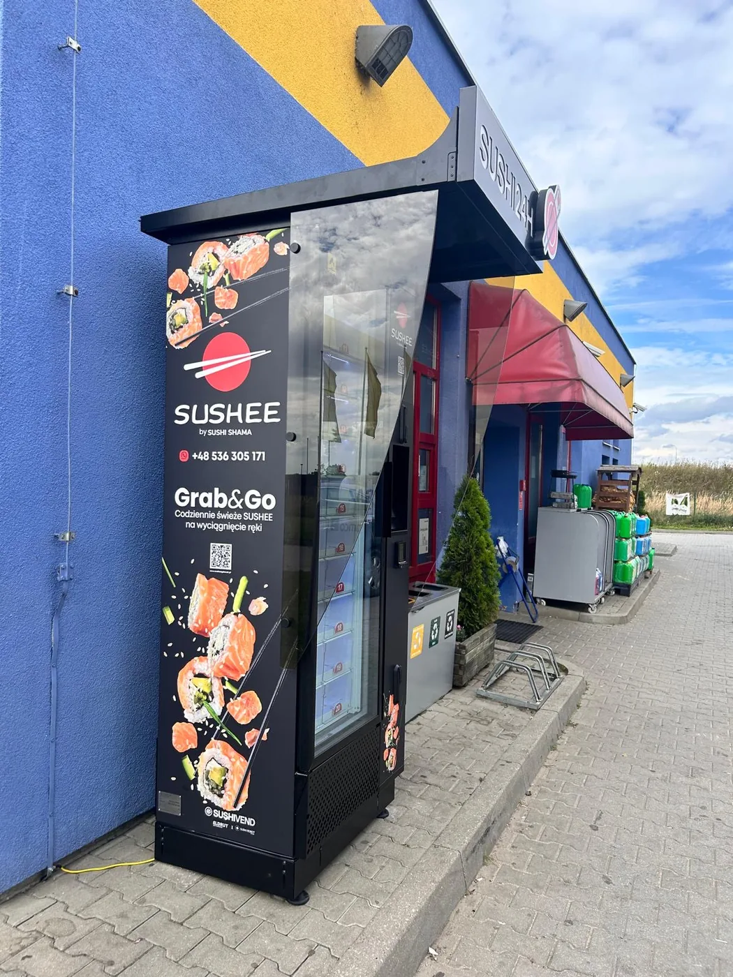 Sušių pardavimo automatas Grab&Go prie prekybos vietos – švieži sušiai kasdien